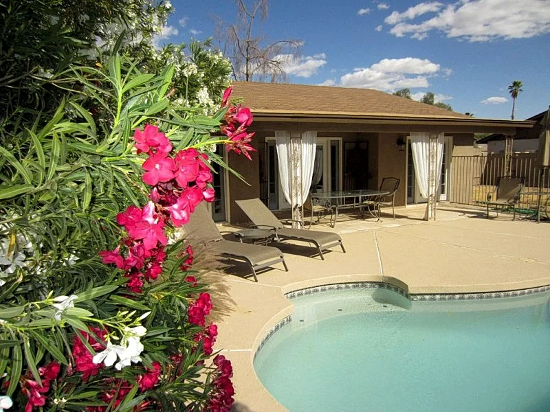 PERFECTLY LOCATED SCOTTSDALE HOUSE W/ PRIVATE POOL, FENCED YARD AND 2 CAR GARAGE