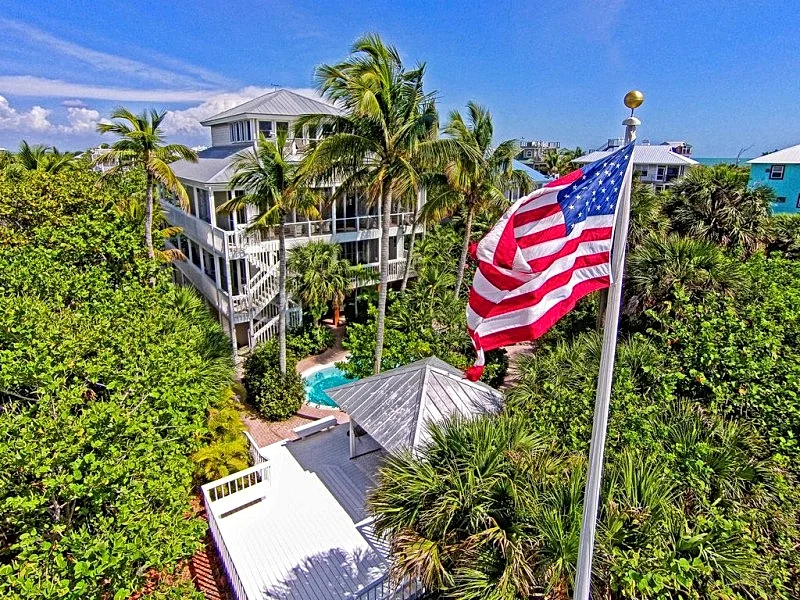 Beachfront, Heated Pool, Kayaks/SUP, Lanai W/Gulf Views, 85' Dock, 2 Golf Carts