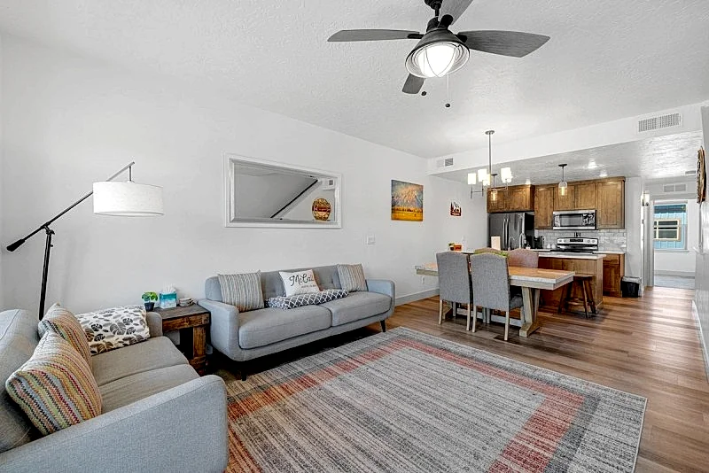 The Highland Hangout: Luxurious, new 3 bed, 3 bath townhome in McCall with garage