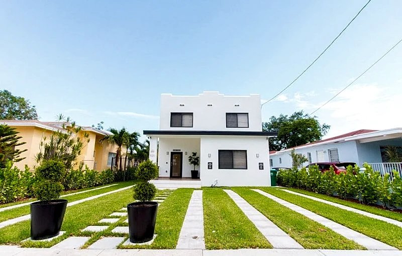 Picture Perfect Modern Cottage Near Brickell Area With Pool and Private Deck.