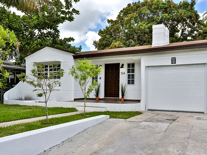 MODERN MUSIC THEMED HOUSE W SPACIOUS BACKYARD
