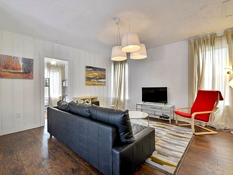 Centrally located cottage with Garden and Hot Tub in Beautiful Area