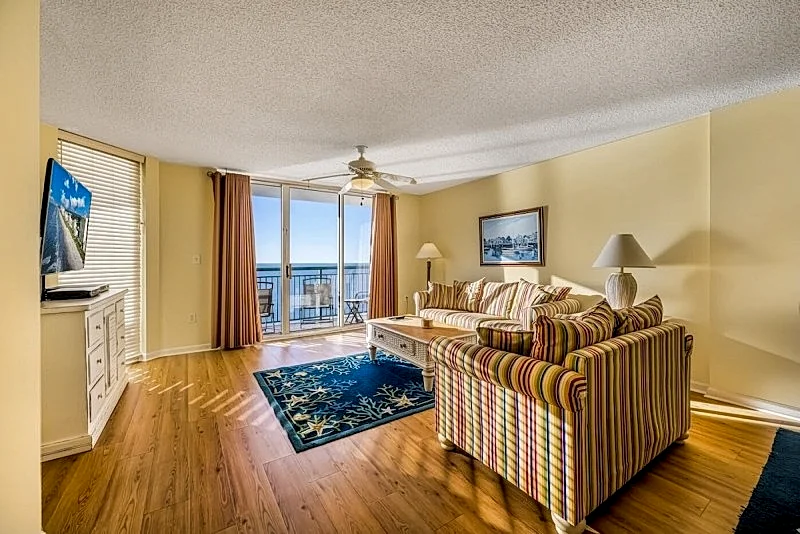 Stunning views at this top-rated 3BR/3BA luxury condo. Air purifier installed.
