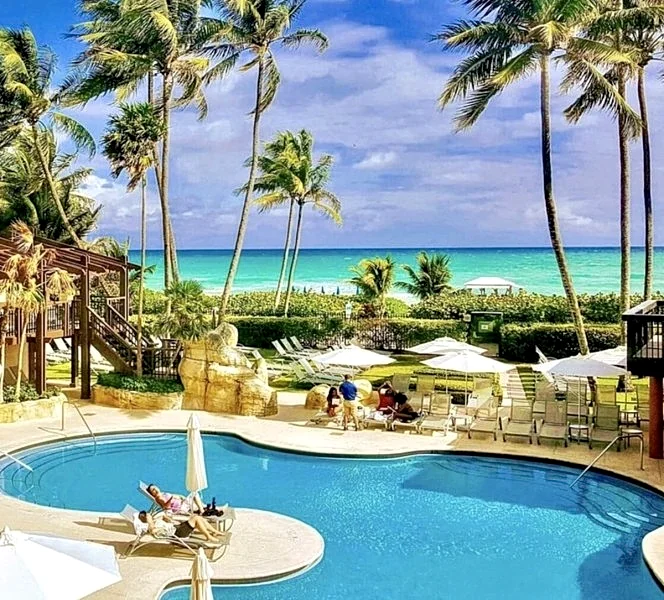 OCEANFRONT Renovated Luxury apt at the Alexander - Stay on the Beach