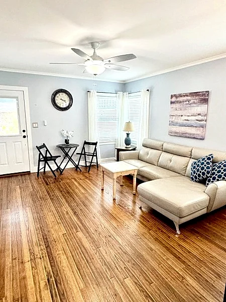 PRIME LOCATED BEACH COTTAGE with PORCH /60 SECONDS TO THE WATER