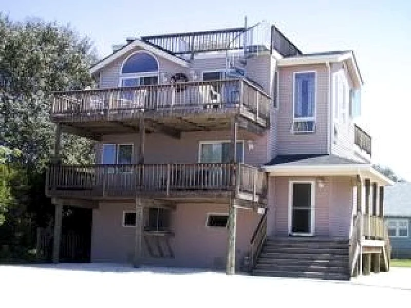 Beach Haven Enchanting And Spacious Dream Home...Come and Stay