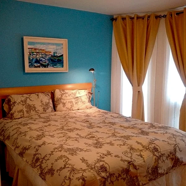 Upscale 3 Bedroom Duplex Downtown Core