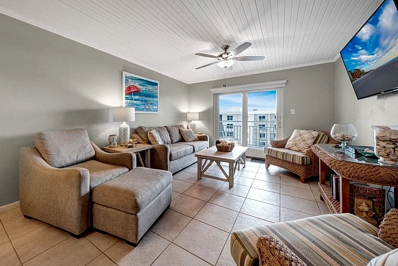 Top-floor condo with ocean and pool views, private balcony, and multiple beachfront pools