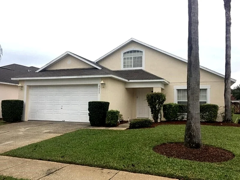 Lovely 4 bed/3 bath villa in the beautiful gated community of Lake Berkley