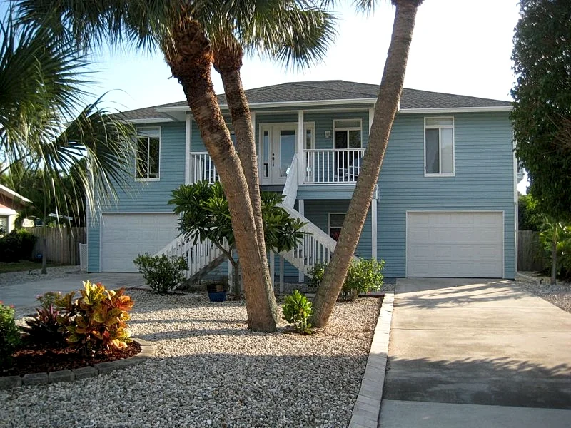 Luxury Home with Beautiful Private Pool - pet friendly