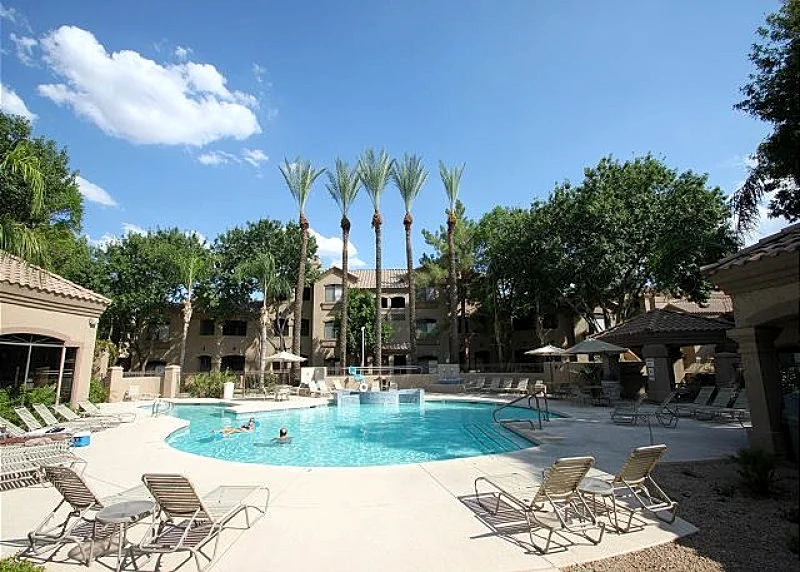 Nicely equipped condo in North Scottsdale w/ AMENITIES. Close to it all...