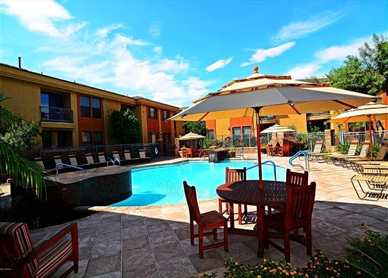 North Scottsdale Resort Like Living, Close to Everything!