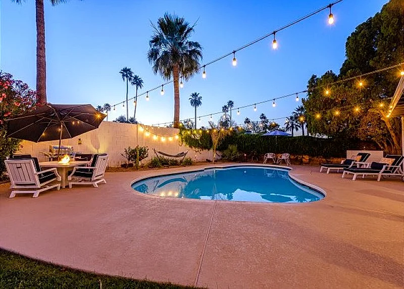 Large Pool and Entertainers Delight Yard!