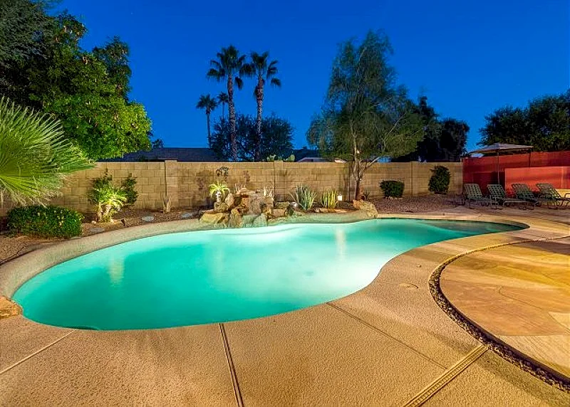 Single Family in North Scottsdale With Huge Lot, Private Pool and Spa!