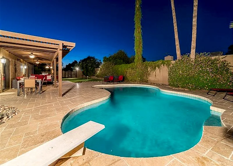Casa De Palms - Entertainers delight w/ pool, spa, putting green, pool table!