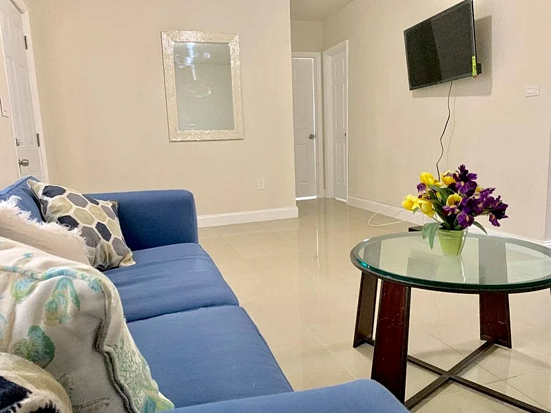 Charming Miami 1 bedroom 15 to the beach.
