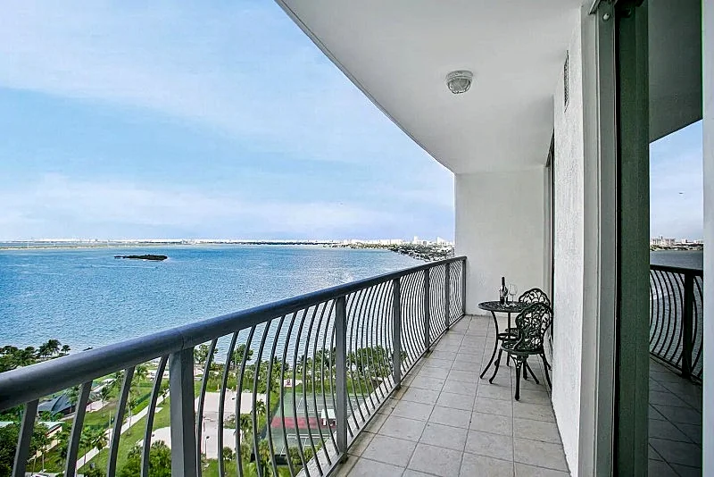 Luxury condo water view in the heart of Miami
