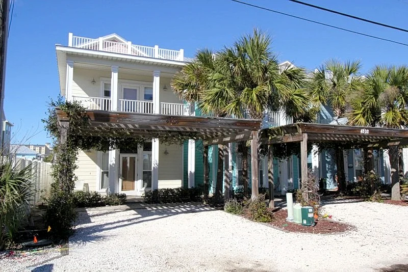 New Just Listed! Seahorse Beach House private 4 bedroom home w/private pool.