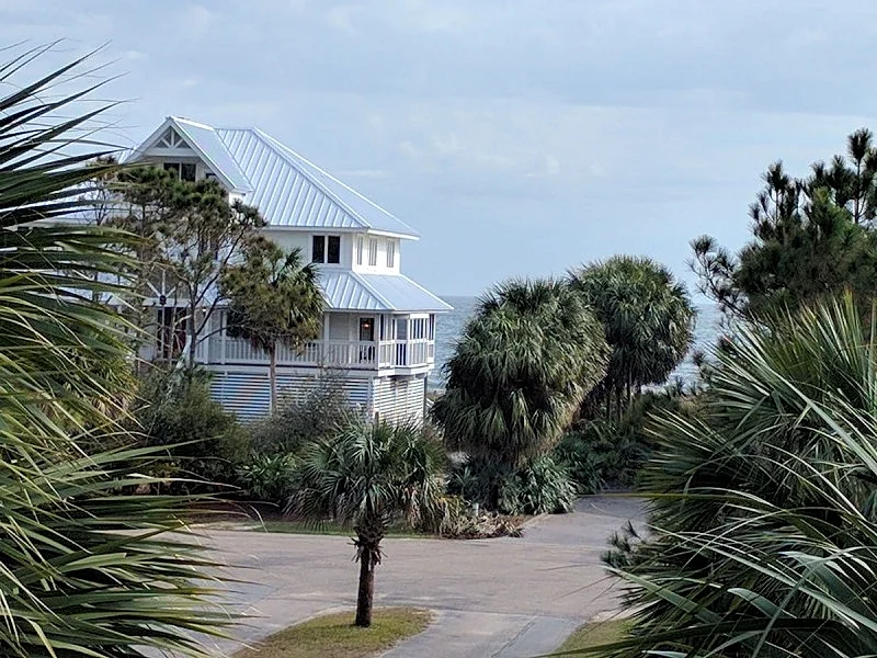 DISCOUNT HOLIDAY RATE For December and Januuary Plantation, cross street beach!