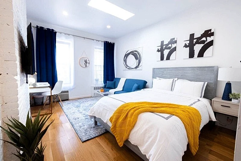 26-4A New Studio prime 20's W/D Shared Courtyard
