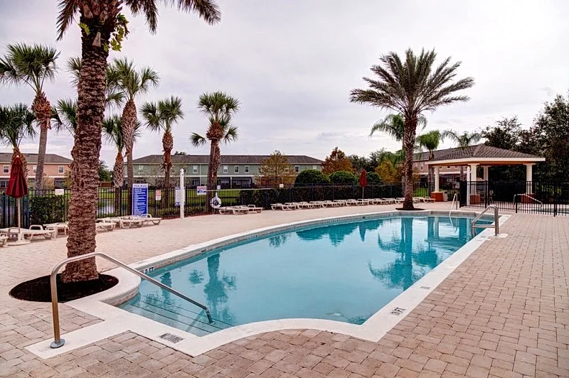 Nice Townhome near Orlando's Themeparks with private Jacuzzi & heated Pool