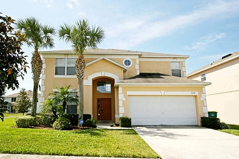Spacious and Beautiful, South Facing Pool Spa, 3 miles to Disney, Key Less Entry