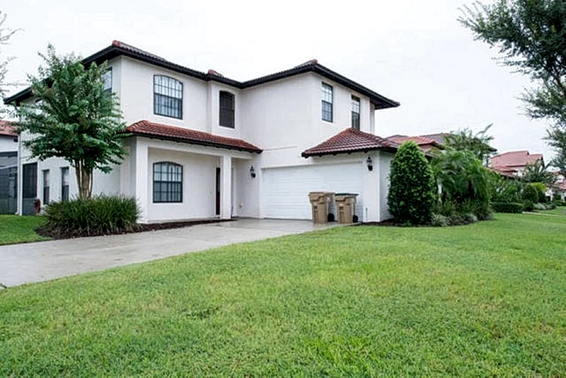 Spacious and clean, pool and spa, KeyLess Entry,GameRM,WiFi, 6 miles from Disney