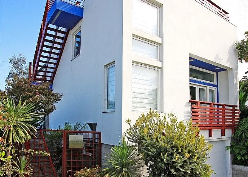 Santa Monica Steps to Beach! Hollister Unbelievable Location!