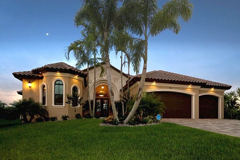 CCVS - Luxury Villa Ambience: Luxury Canalfront Retreat with Pool & Spa in Cape Coral
