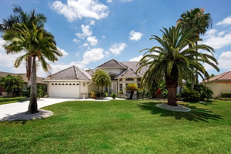 CCVS - Villa Dream Home - Your Luxurious Canal-Side Retreat in Cape Coral