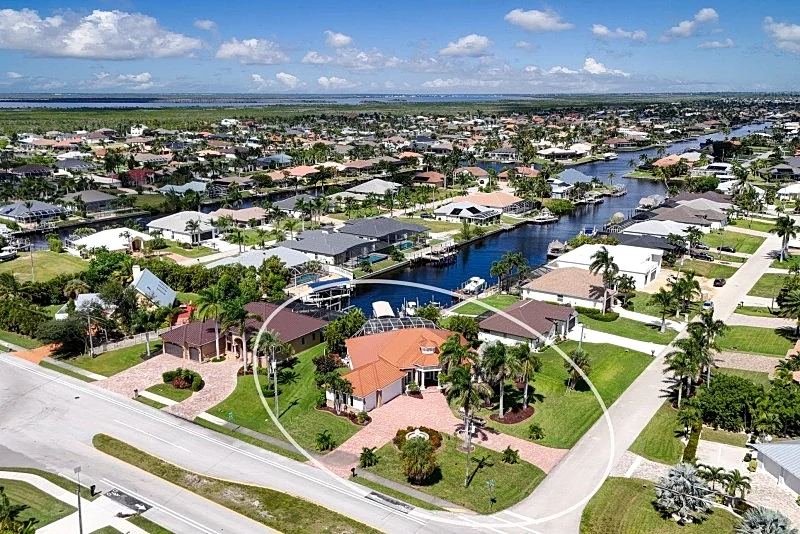 CCVS - Villa Beach Tower - New York-Style Retreat with Pool & Jacuzzi in Cape Coral