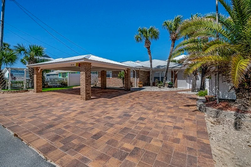 Two houses from beach. House with private pool, / Sleeps 14 - 4 bed 2 bath