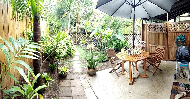 2+ bedroom house- only 2 houses from Waimanalo Beach!
