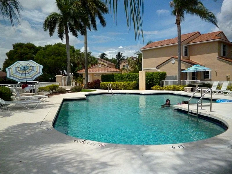 Ground Fl l House: in Pembroke Pines - Private Patio Community Pool