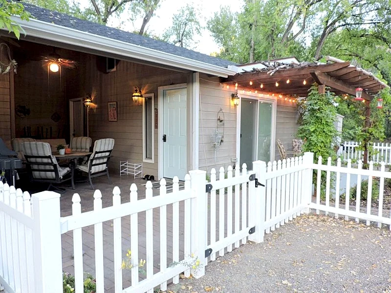 Sparkling Clean, Open Floor Plan, Fireplace, Lanai,1.25 Acres &1.6 mi. > Square