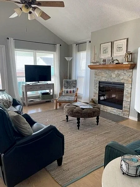 Beautiful Cozy Beach House, 3 Bedrooms, 2 Baths with Awesome Gulf Views!