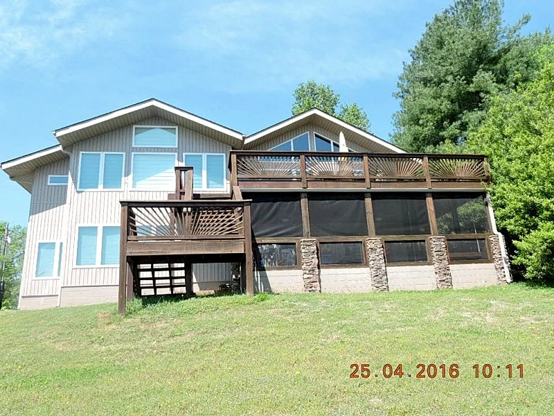 Big Lake Views Tims Ford Lake! Lots of space and great for family get togethers