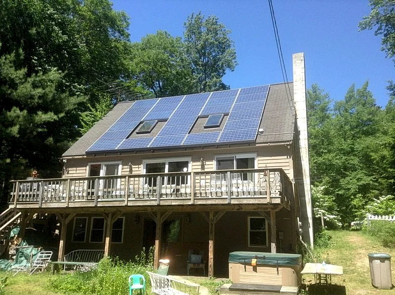 Enchanting Rockwood Lakefront Home,Hot Tub, Boats, Bikes, Ping Pong, Pool, FUN!