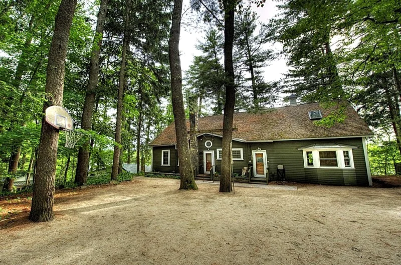 Enchanting Rockwood Lakefront Home,Hot Tub, Boats, Bikes, Ping Pong, Pool, FUN!