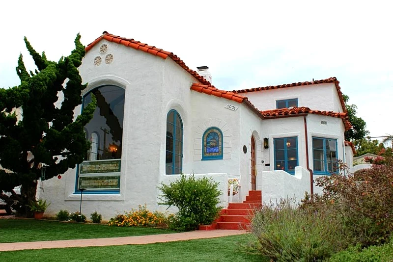 Beautiful Spacious Home; Ocean & Sunset Views; Quiet Area Close to Downtown