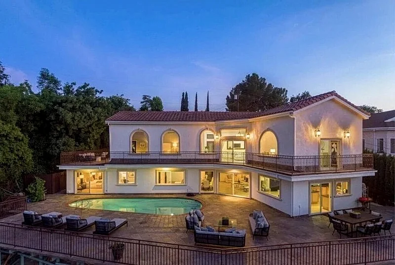 Woodland Hills South of th BLVD Upscale Modern Family Home