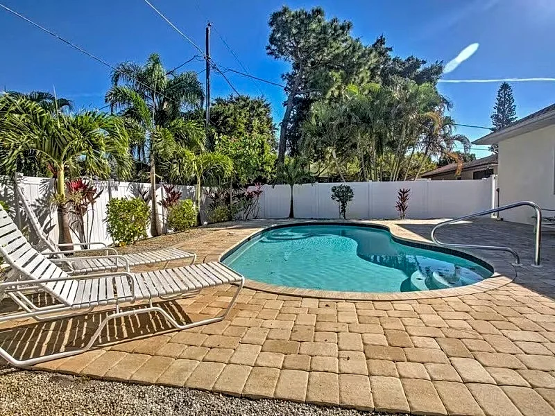 AVAILABLE END OF APRIL!! NORTH NAPLES