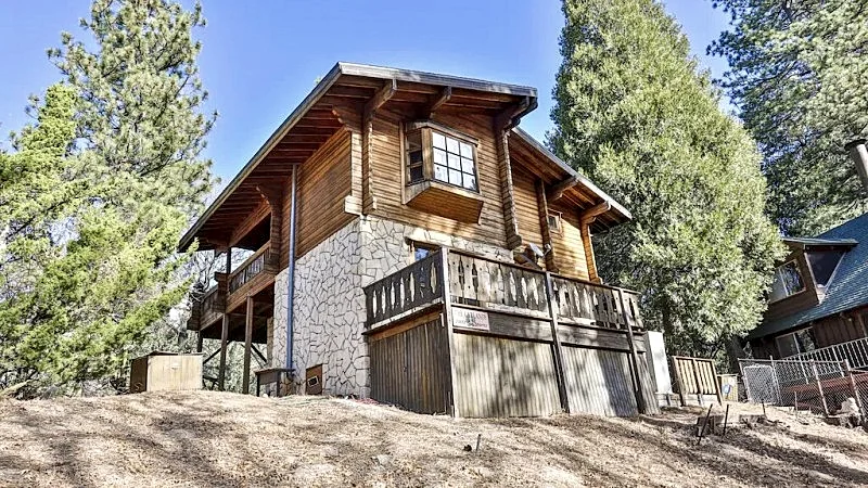 REDUCED PRICE!!! BBQ + DECK+ SWISS CHALET