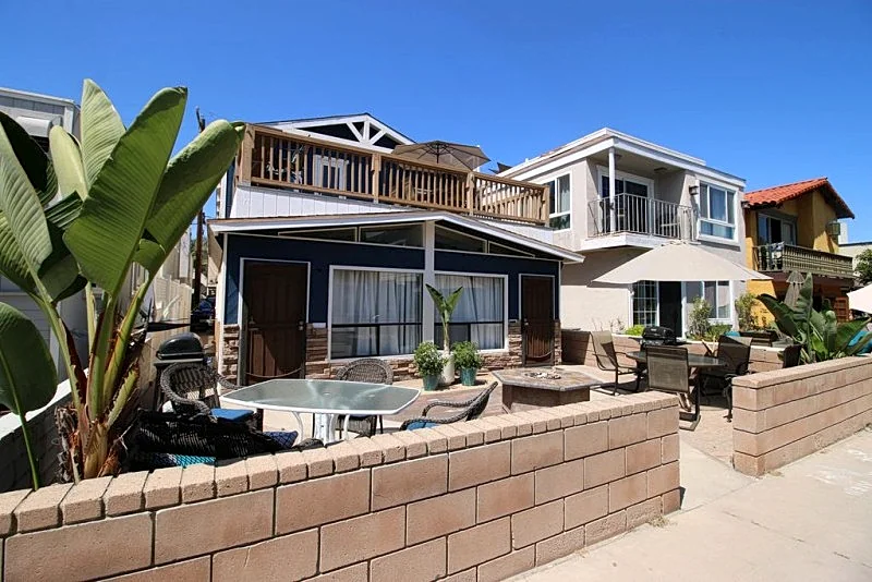 Big Blue! Ocean View! Steps to the sand!