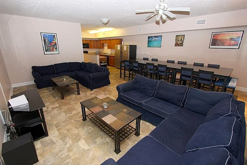 6 Bedrooms : Modern, Large, Granite Banquet Table, Pool Table, Foosball Table.