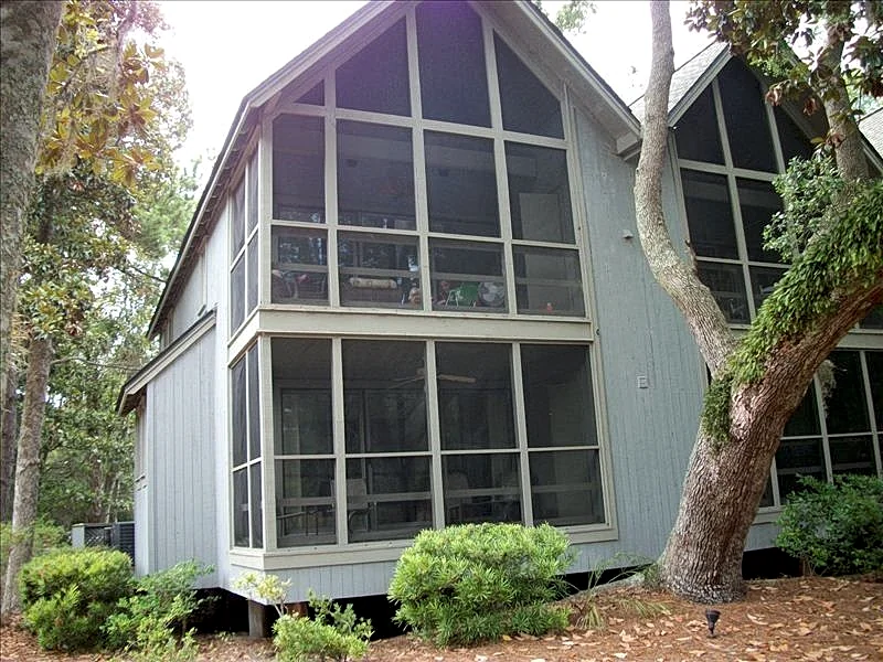 Chic, Remodeled villa on Private Lagoon with Privileges and WiFi