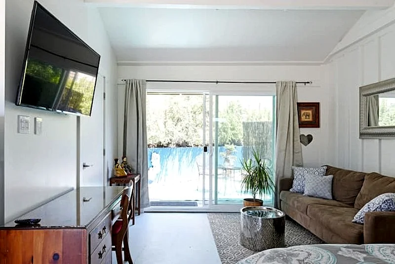 Light-filled studio w private patio, near beach!