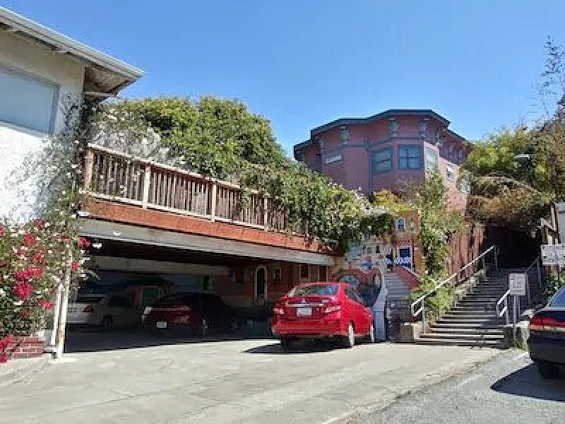 LAKE MERRITT STUDIO # 3 Great location & Value