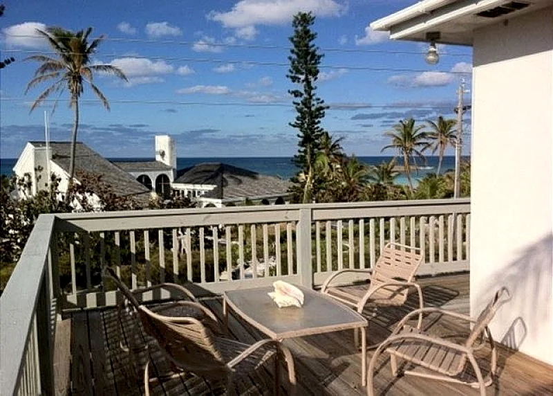 Charming and Affordable House in Prime French Leave Beach Location