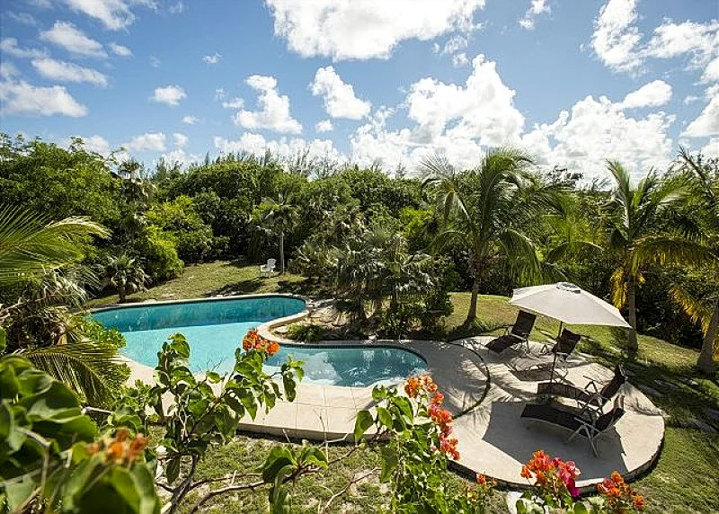 Private Beach Cottage with Heated Pool, Kayaks, Bikes
